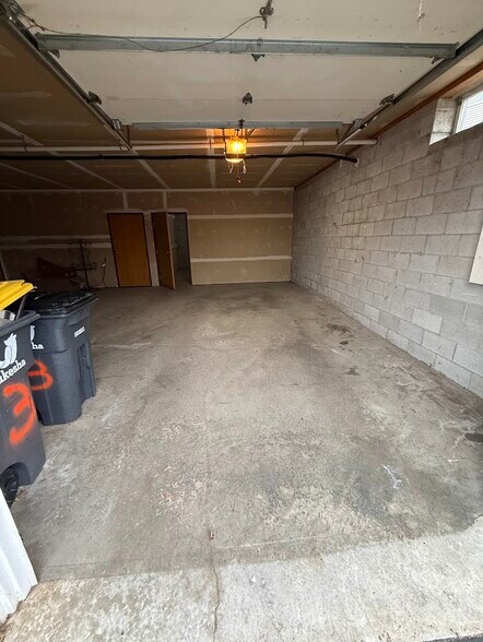 Garage2 - 2042 Cliff Alex Ct S