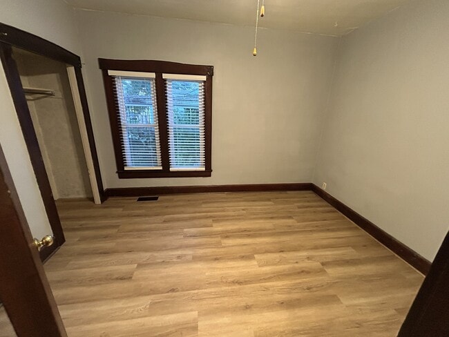 Building Photo - 406 S College Ave