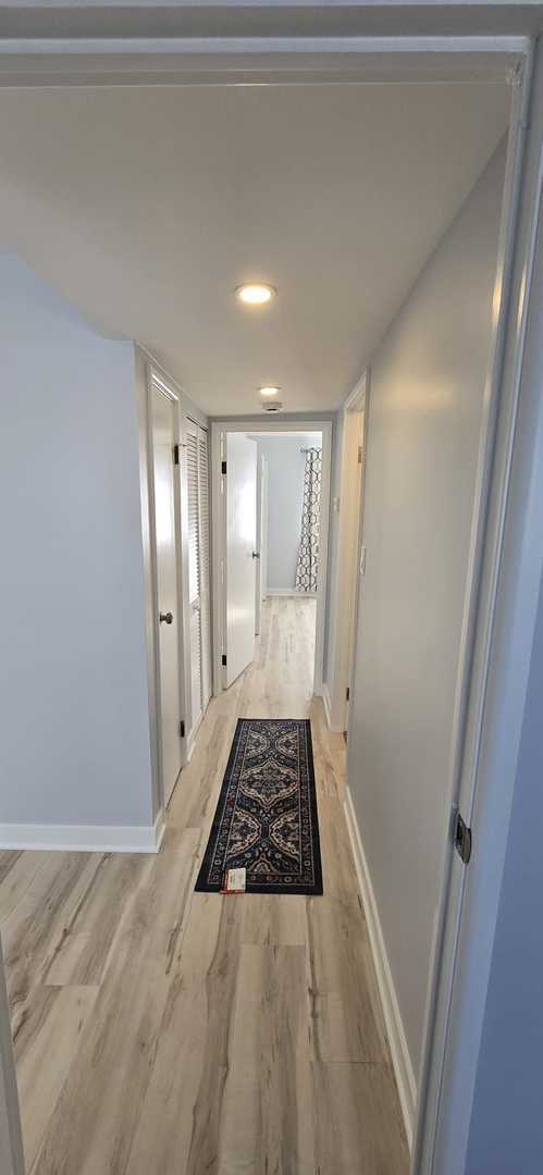 Building Photo - 9405 Bay Colony Dr