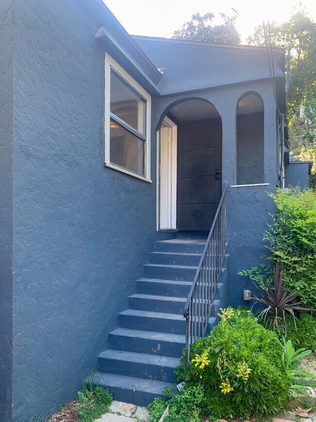 Building Photo - 2246 N Alvarado St