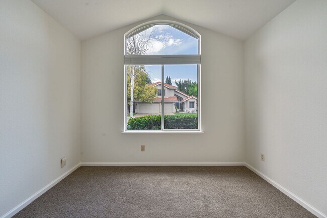 Building Photo - Updated 3 Bedroom Home with 3-Car Garage i...