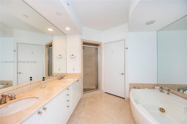 Building Photo - 789 Crandon Blvd