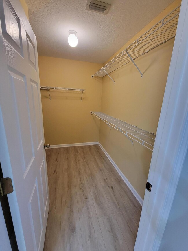 Building Photo - 7288 Mossy Oaks Ct