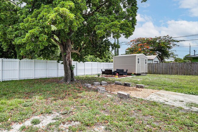Building Photo - 12415 NW 20th Ct