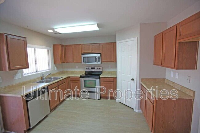 Building Photo - 21532 W Durango St