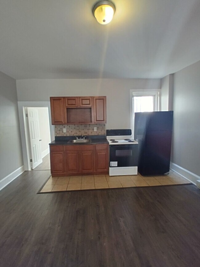 Building Photo - Spacious West Philly Home