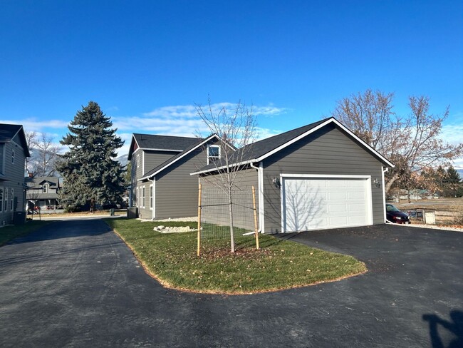 Building Photo - Gorgeous BRAND NEW custom home