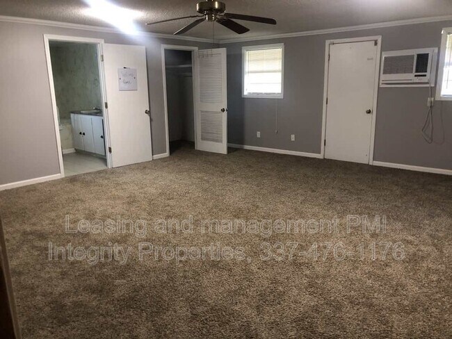 Building Photo - 2809 S Curtis Dr