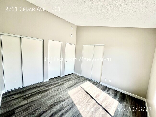 Building Photo - 2211 Cedar Ave