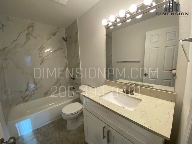 Building Photo - Ready to Move in Refreshed Ramber!