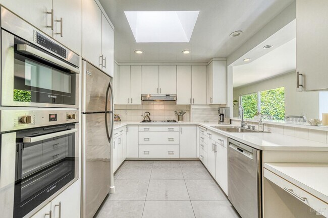 Building Photo - 1704 San Anselmo Ave