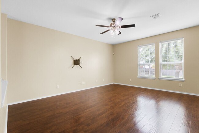Building Photo - 157 Carmel Dr