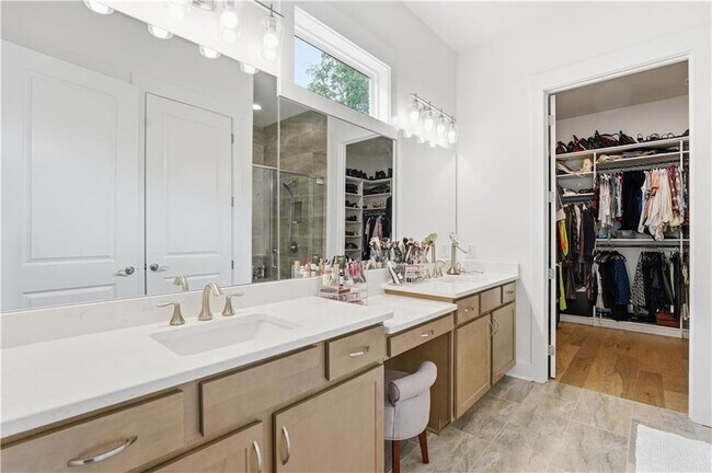 Building Photo - 158 Kingwood Dr