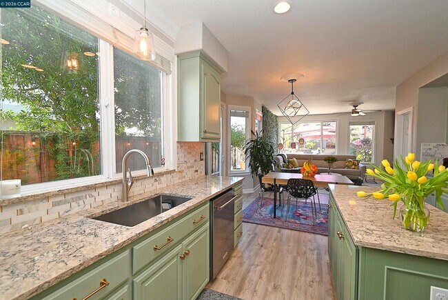 Building Photo - 829 Deer Spring Cir