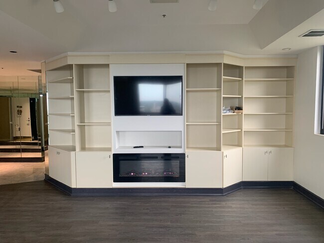 Building Photo - 350 S John Q Hammons Pky