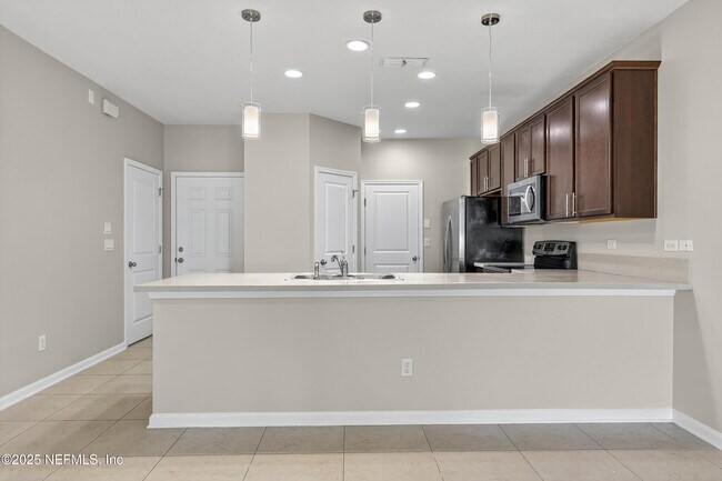 Building Photo - 3910 Buckthorne Dr