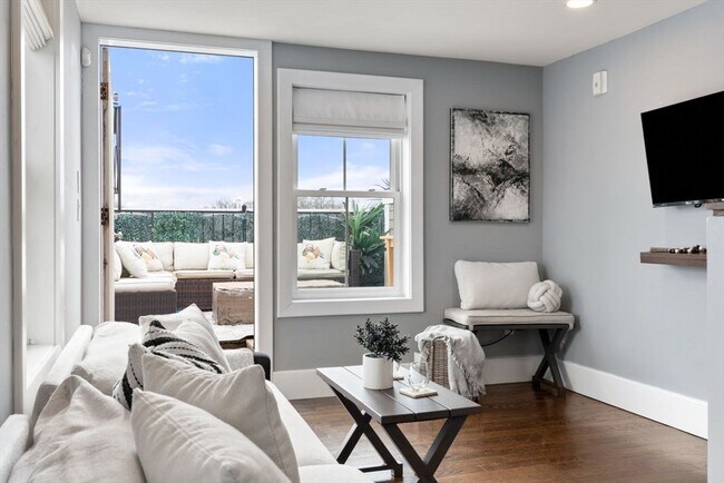 Building Photo - 12 Mohawk St