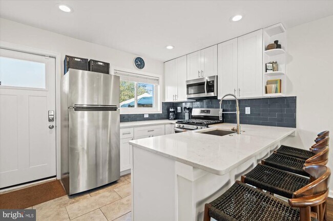 Building Photo - 134 35th St NE