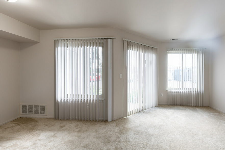 Living Room - Warren Village Apartments