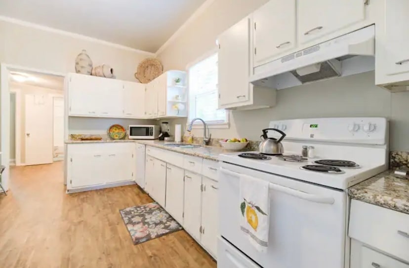 Building Photo - 311 E Strong St