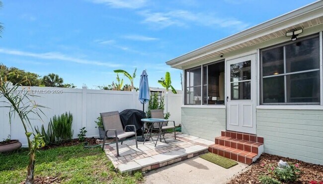 Building Photo - 336 Seaview BCH