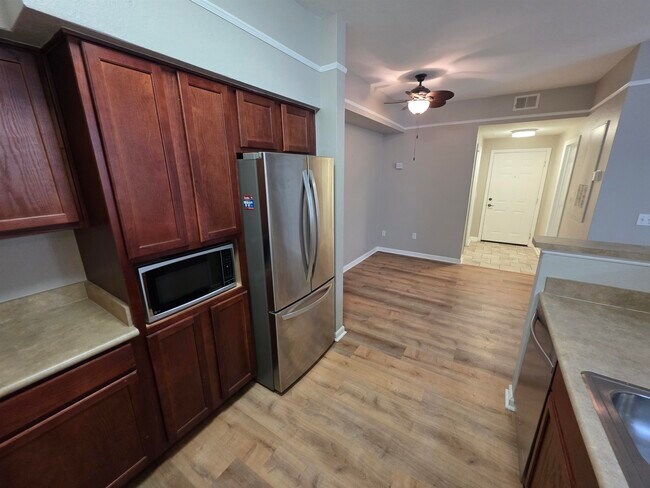 Building Photo - 2801 Chancellorsville Dr