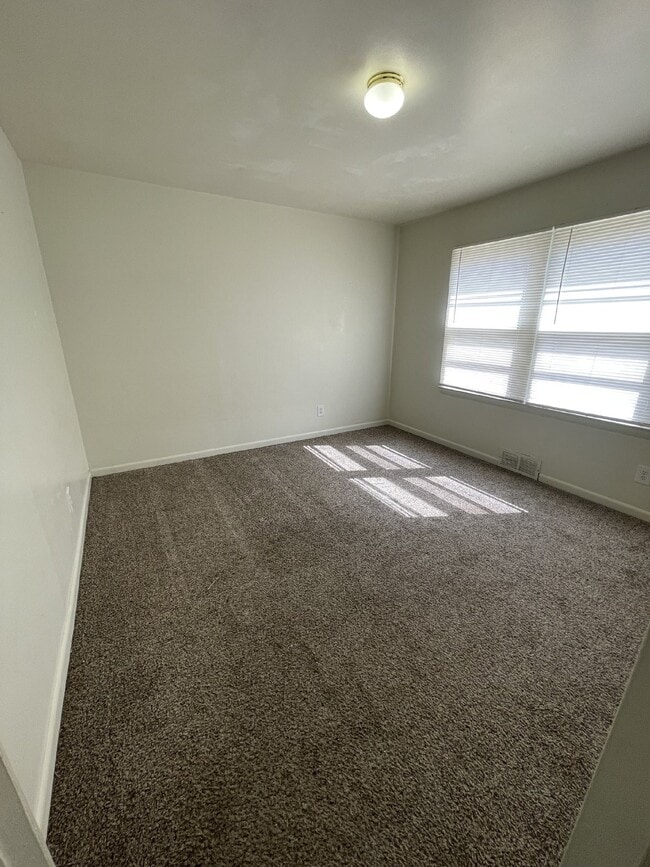 Building Photo - 2-Bedroom, 1 Bathroom Apartment Available ...