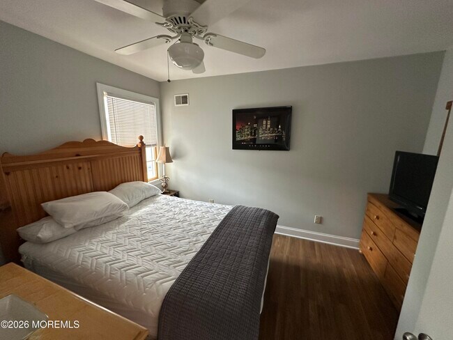 Building Photo - 17 7th Ave