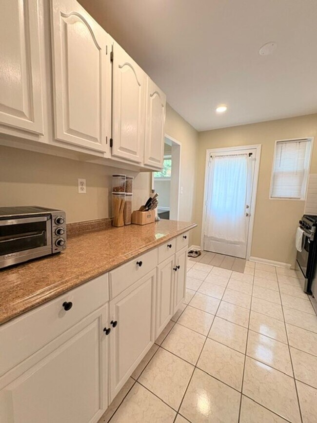 Building Photo - 13520 Grenoble Dr