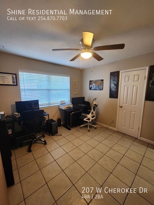 Building Photo - 207 W Cherokee Dr