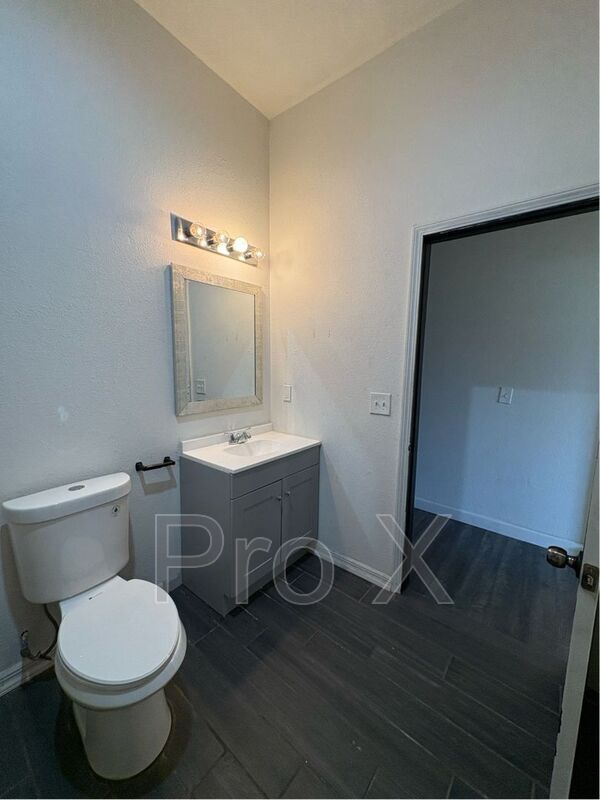 Building Photo - 2409 S Willard Ave