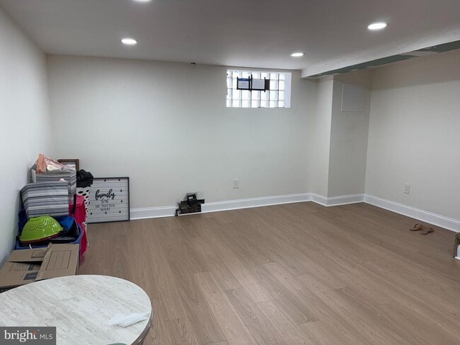 Building Photo - 6302 Hegerman St