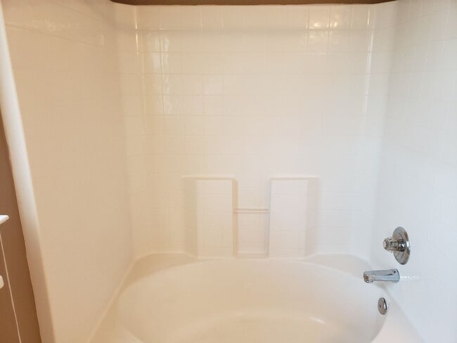 Building Photo - Nice 3 BD/ 2 BA Home