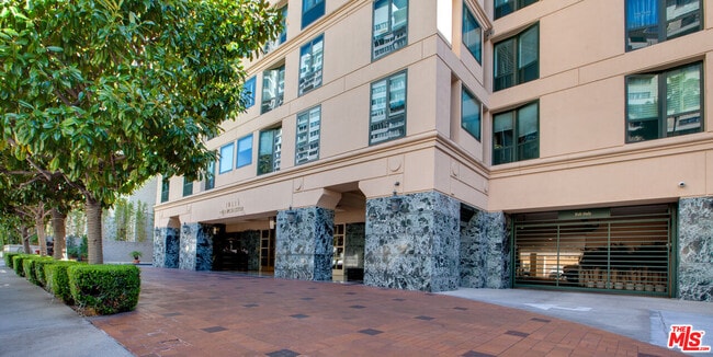 Building Photo - 10520 Wilshire Blvd