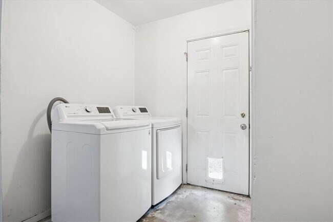 Building Photo - 9711 Marlborough Dr