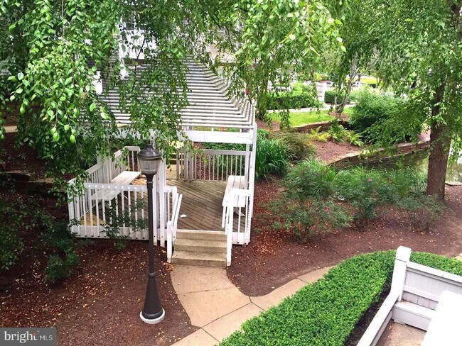 Building Photo - 5705 Chapman Mill Dr