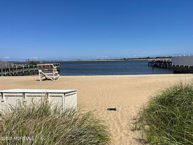 Building Photo - 203 Shore Dr