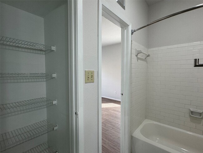Building Photo - 6602 Harbor Town Dr