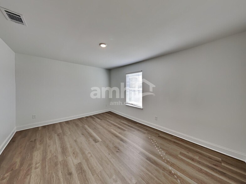 Building Photo - 56 Pointe Dr