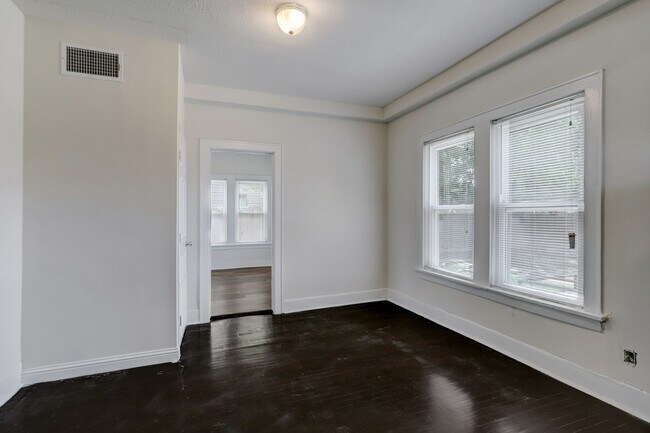 Building Photo - 3004 Isabella St