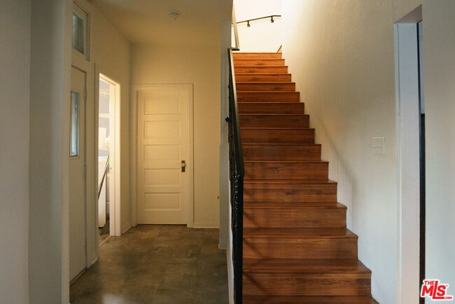 Building Photo - 3210 Manitou Ave