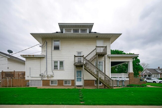 Building Photo - 540 N Main St