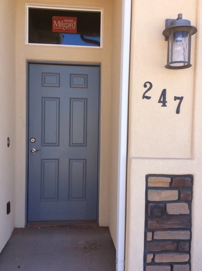 Building Photo - 3 Bed 2 Bath Townhome in Hurricane