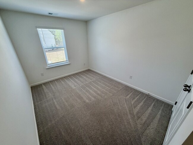 Building Photo - 261 Kenoot Dr