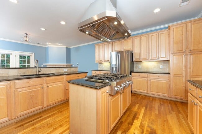 Building Photo - 130 Alpine Ct