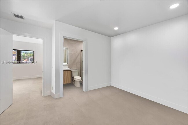 Building Photo - 1141 Hollywood Blvd