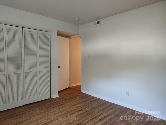 Building Photo - 3009 Heathstead Place