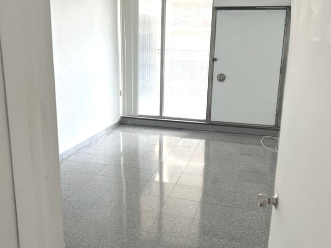 Building Photo - 300 N State St