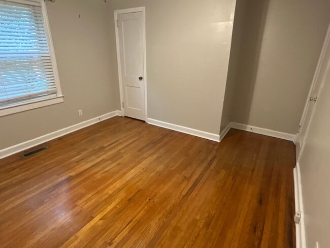 Building Photo - 4 Bedroom | 3 Bathroom Raleigh Home with F...