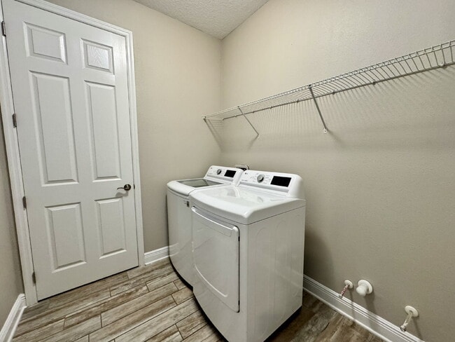 Building Photo - K-Bar range gated 3-Bed Single Family House newly renovated with Fenced back yard